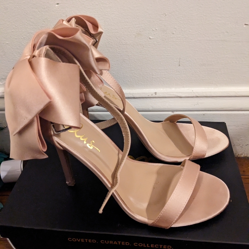 Lulu's Ayanna Giant Pink Bow Heels